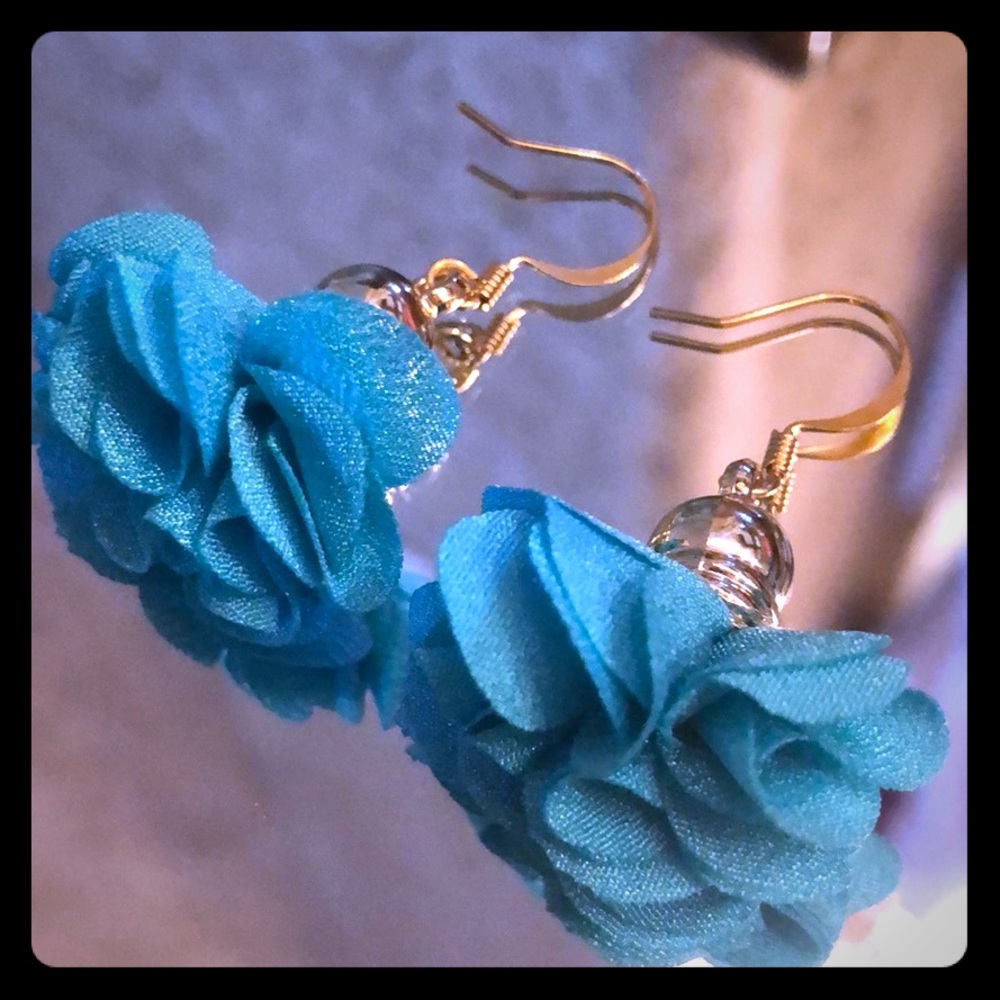 22K Tiffany Blue and Gold  Flowered Dangly Earring